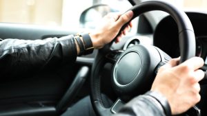 La DGT ya no multará por conducir sin carnet