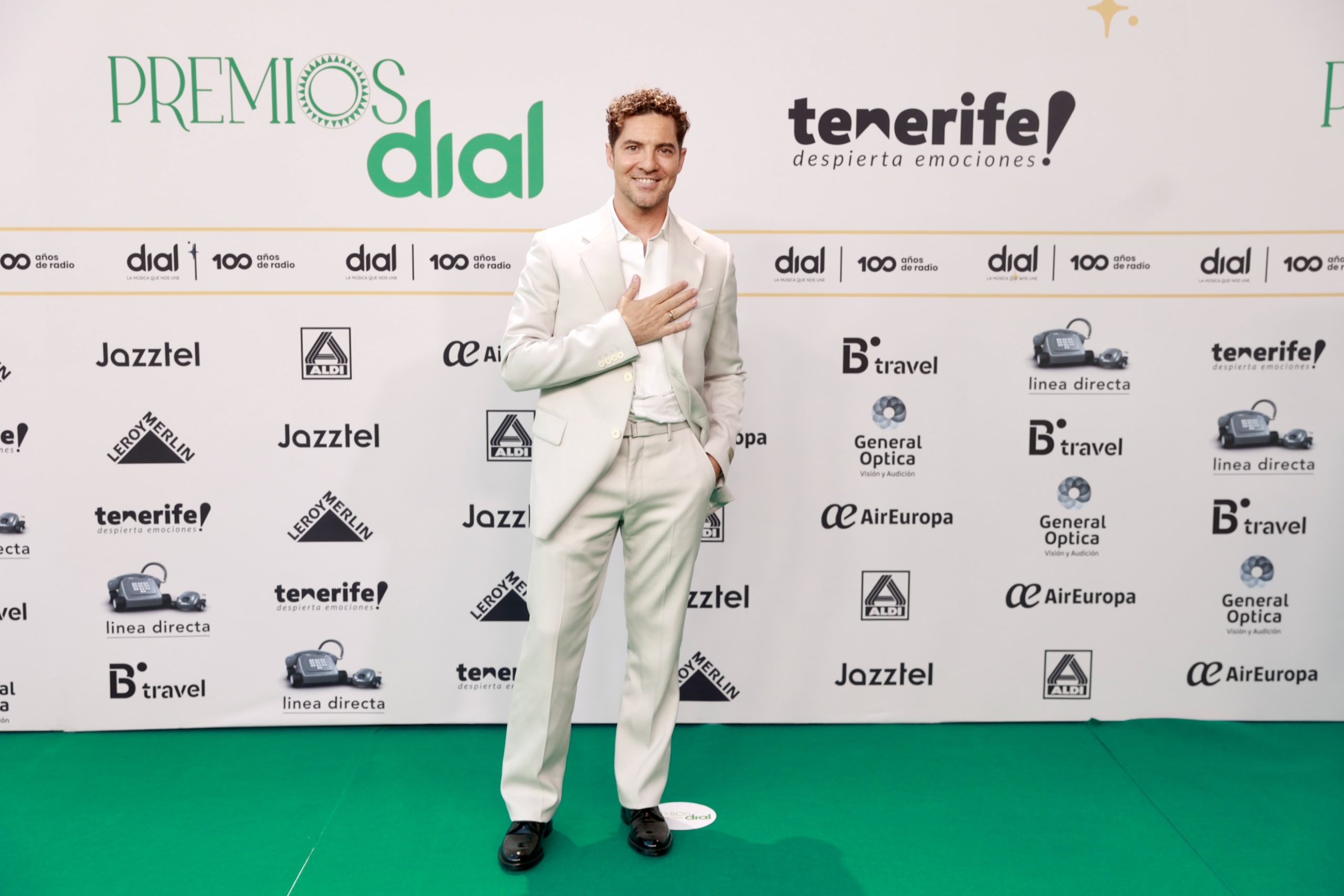 David Bisbal en la alfombra verde de Premios Dial Tenerife