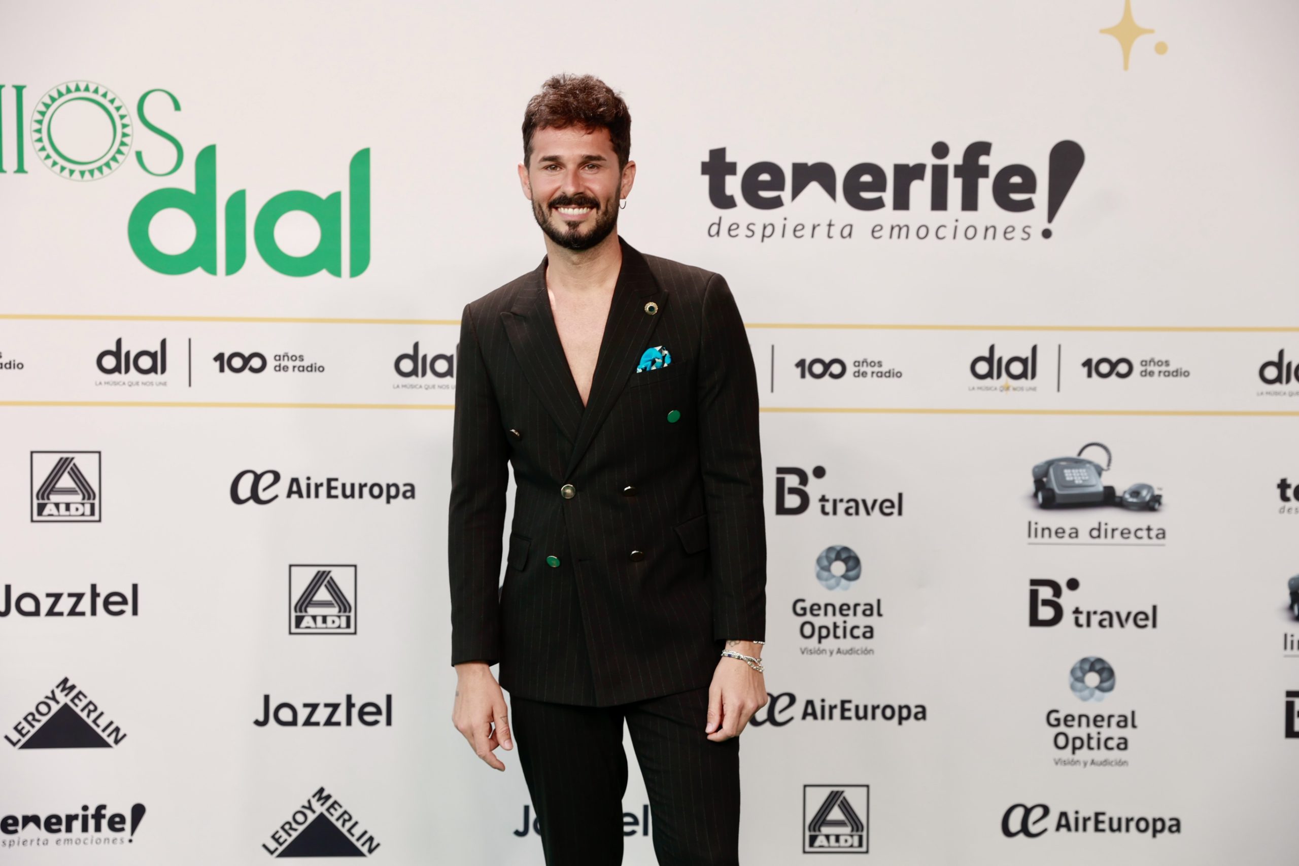 Antoñito Molina en la alfombra verde de Premios Dial Tenerife