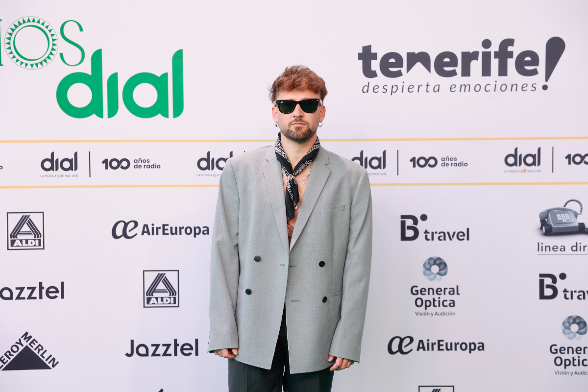 Dani Fernández en la alfombra verde de Premios Dial Tenerife