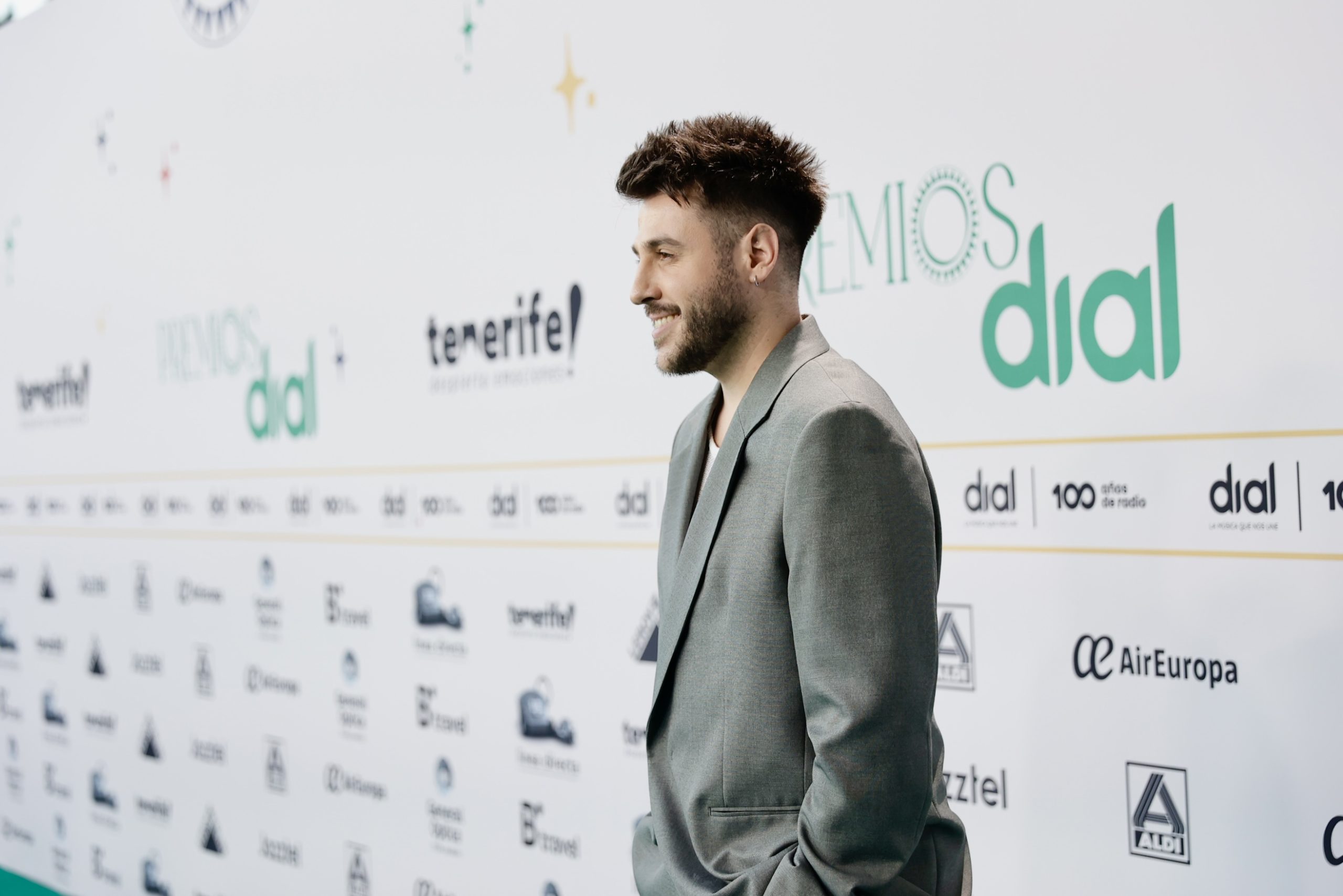 Antonio José en la alfombra verde de Premios Dial Tenerife