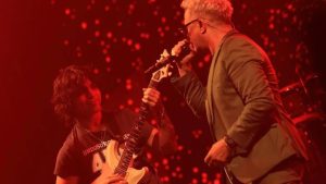 Melendi, Alejandro Sanz y otros artistas sobre el escenario con sus hijos