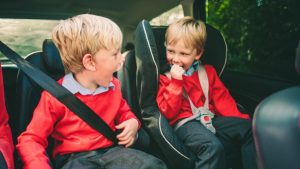Niños en el coche