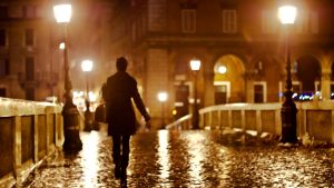 Mujer sola calle miedo