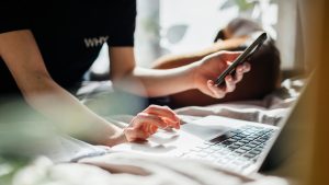 trámite con ordenador