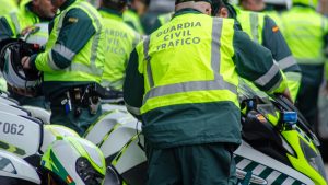 Guardia civil, control de tráfico