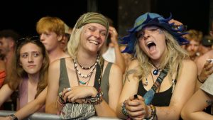 Personas en un concierto