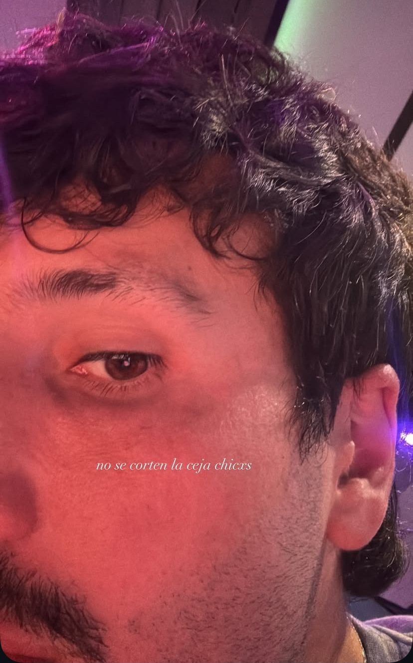 Sebastián Yatra ceja