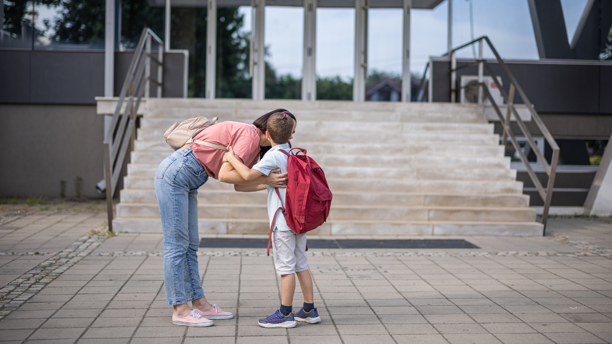 Madre e hijo vuelta al cole