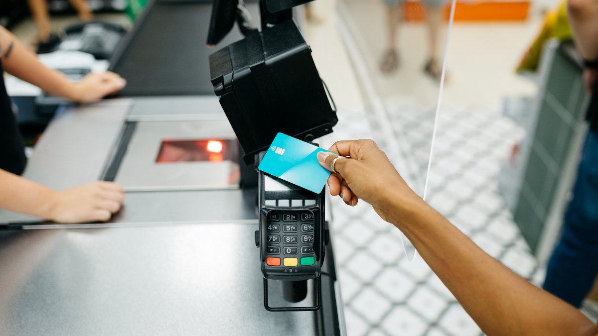 Pagar con tarjeta en datáfono