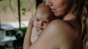 Contacto piel con piel