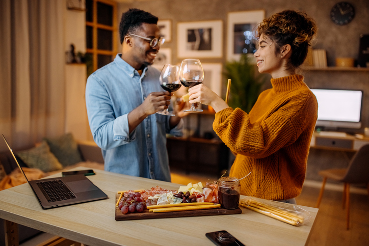 Una cita en en casa (Getty)