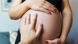 ¿Por qué se inducen los partos y cuál es el mejor método?