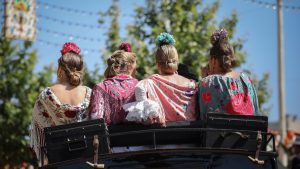 Ideas para vestirse en la Feria más allá del traje de flamenca.