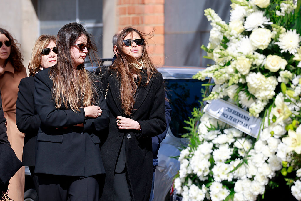Despedida de la madre de Sara Carbonero e Irene Carbonero
