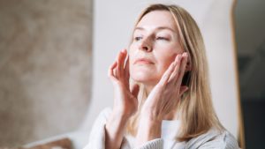 Cremas que más recomiendan los expertos para cuidar la piel a partir de los 40