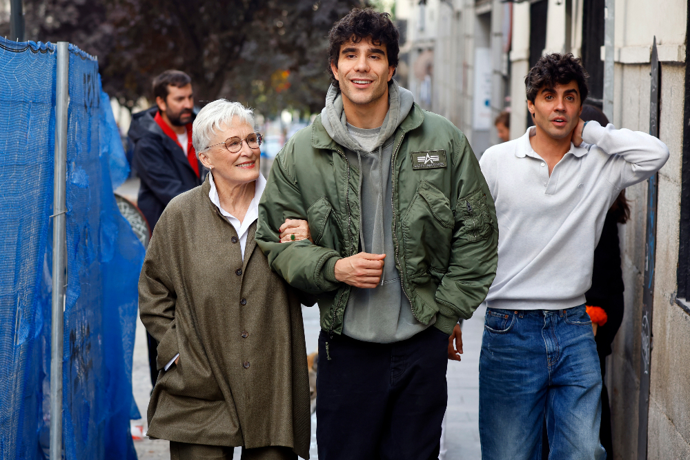 javier calvo, javier ambrossi y glenn close