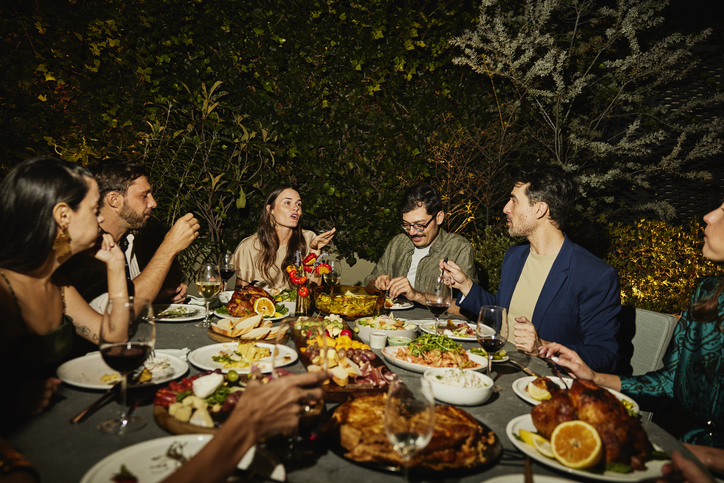 cena con amigos