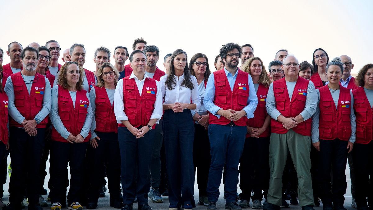 Reina Letizia y equipo de emergencias