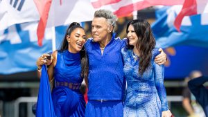 Robbie Williams, Nicole Scherzinger y Laura Pausini