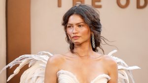 Zendaya luce sus pendientes