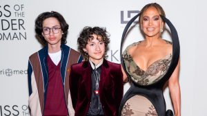 Jennifer López junto a sus hijos